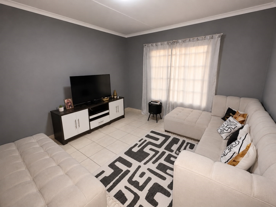 2 Bedroom Property for Sale in Oos Einde North West